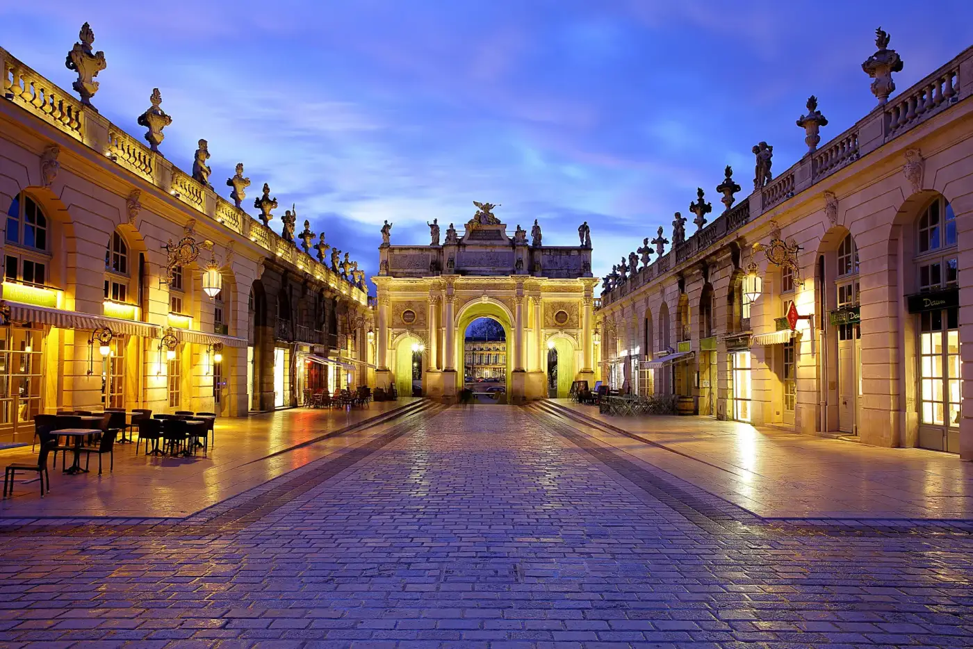 Place Stanislas à Nancy, au crépuscule